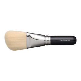 Hakuhodo I100N Hand Crafted Makeup Finishing Brush Angled from Kyoto