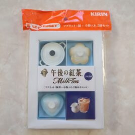 Le Creuset Kitchen Magnet 1pc  Accessory Case 2pcs Promotional Items Milk Tea
