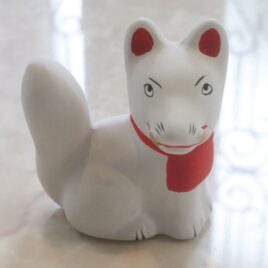 Fushimi Inari Shrine White Fox Cute Ornament with Omikuji Fortune-Telling Right